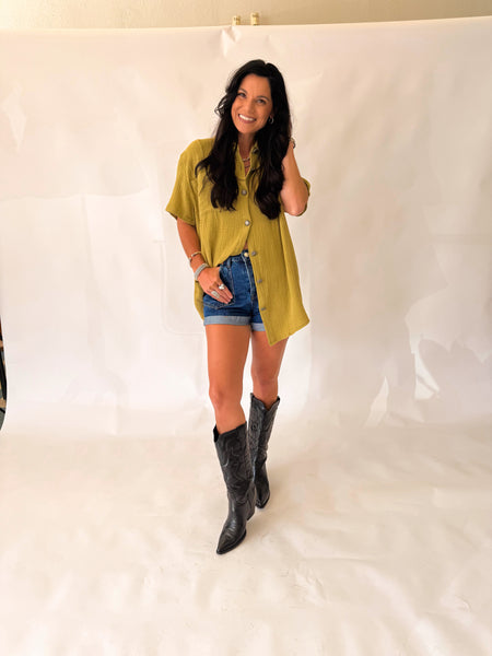Rodeo grounds verde top with concho buttons